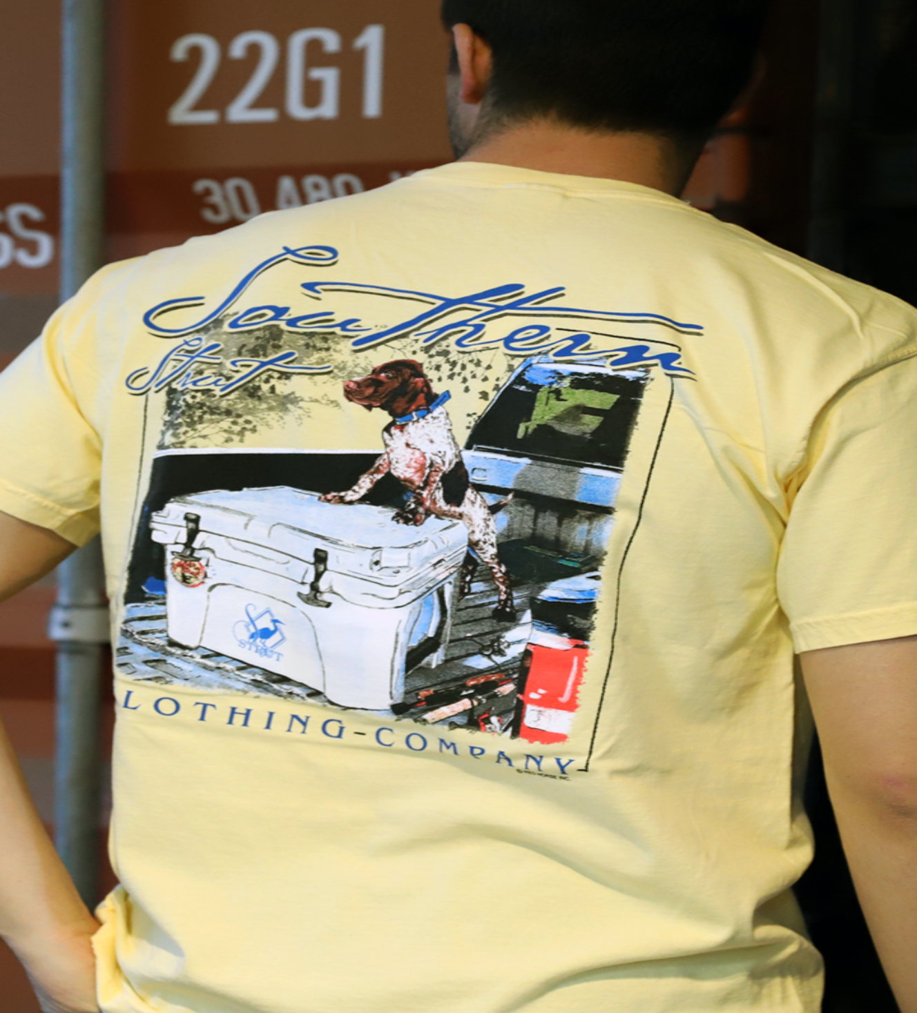 Gabby's Pointer In Back Of Truck - Short Sleeve T-Shirt by Southern Strut
